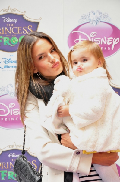 Photo Coverage: Anika Noni Rose and 'Princess Tiana' Join Royal Court of Disney Princesses Image