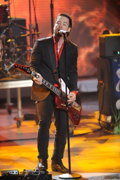 Photo Flash: AMERICAN IDOL's Top 11; David Cook & Ke$ha Perform! Image