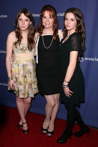 Lea Thompson and Daughters Madelyn and Zoey  Photo