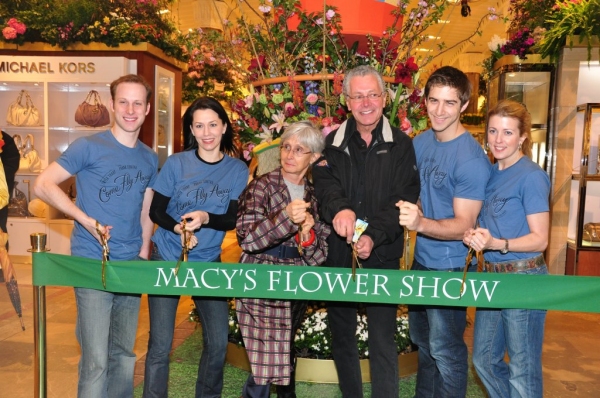 Photo Coverage: Tharp, COME FLY AWAY, and Tartaglia for Macy's Flower Show Image