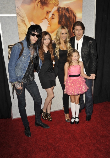 Trace Cyrus, Brandi Cyrus, Tish Cyrus, Noah Cyrus and Billy Ray Cyrus Photo
