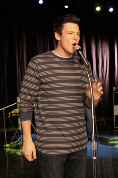 Finn (Cory Monteith) rehearses his new song Photo