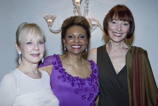 Photo Coverage: Leslie Uggams Opens at the Cafe Carlyle Image