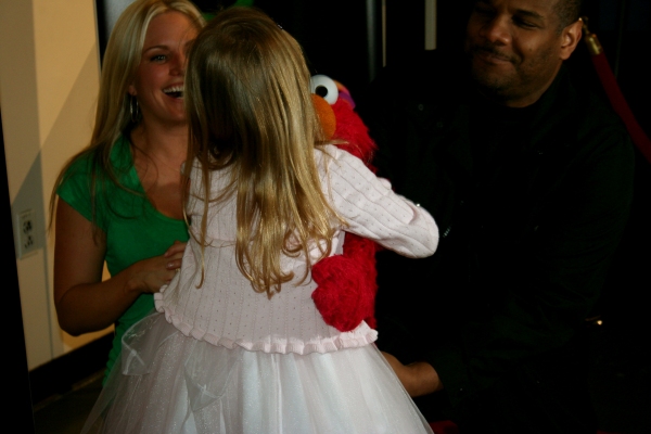 Julia meets Elmo, Kevin Clash Photo