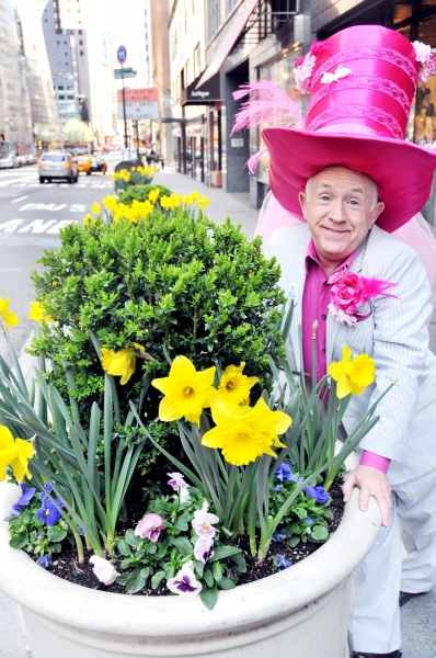 Photo Flash: Leslie Jordan Spends A Big Day In NYC Image