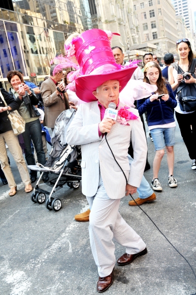 Photo Flash: Leslie Jordan Spends A Big Day In NYC Image