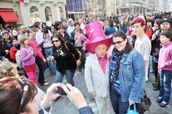 Photo Flash: Leslie Jordan Spends A Big Day In NYC Image