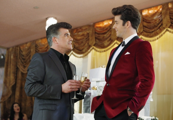 Photo Flash: Sneak Peek - Bryan Batt Guest Stars on 'Ugly Betty,' 4/7 Image