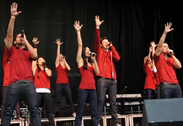 Photo Flash: GLEE Cast Performs At White House Easter Egg Roll 2010 Image
