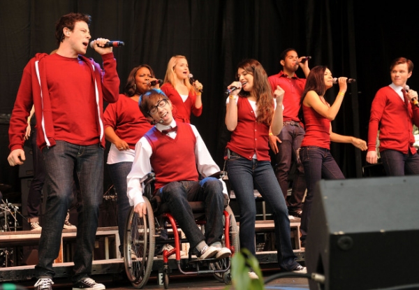 Photo Flash: GLEE Cast Performs At White House Easter Egg Roll 2010 Image