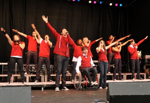Photo Flash: GLEE Cast Performs At White House Easter Egg Roll 2010 Image