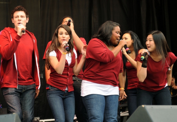 Photo Flash: GLEE Cast Performs At White House Easter Egg Roll 2010 Image