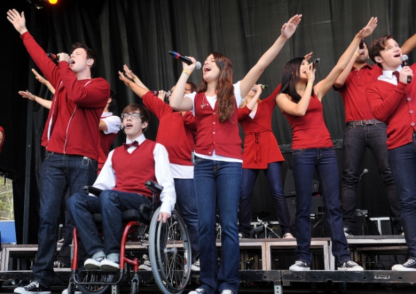 Photo Flash: GLEE Cast Performs At White House Easter Egg Roll 2010 Image