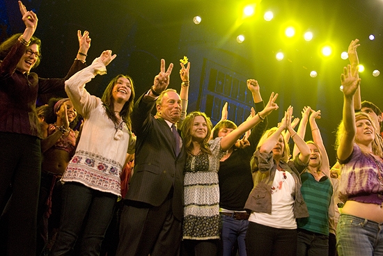 Photo Coverage: Mayor Bloomberg Takes in HAIR Image