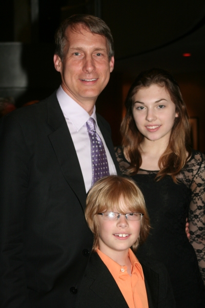 Gregg Edelman with his children Zoe and Ethan Photo
