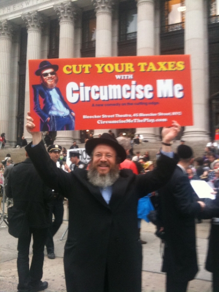 Photo Flash: CIRCUMCISE ME's Yisrael Campbell Meets Last Minute Tax Filers 