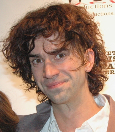 Hamish Linklater Photo