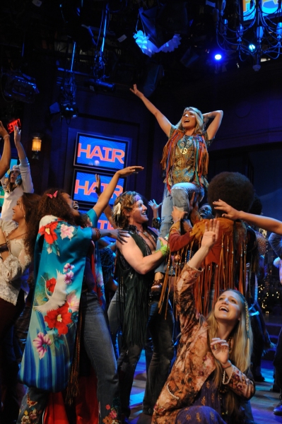 Kelly Ripa Performs "Acquarius" with the Cast of HAIR Photo