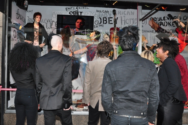 Photos: AMERICAN IDIOT Unveils IDIOT-Themed Windows at Bloomies Image