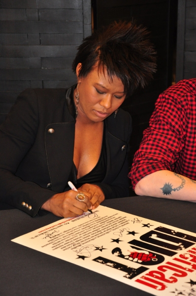 Photos: AMERICAN IDIOT Unveils IDIOT-Themed Windows at Bloomies Image