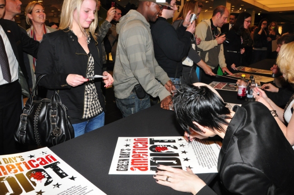 Photos: AMERICAN IDIOT Unveils IDIOT-Themed Windows at Bloomies Image
