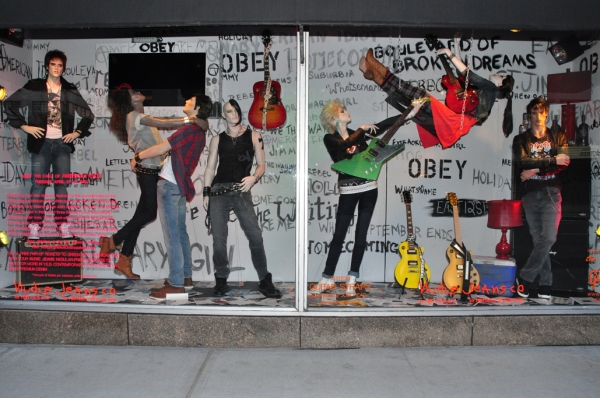 Photos: AMERICAN IDIOT Unveils IDIOT-Themed Windows at Bloomies Image
