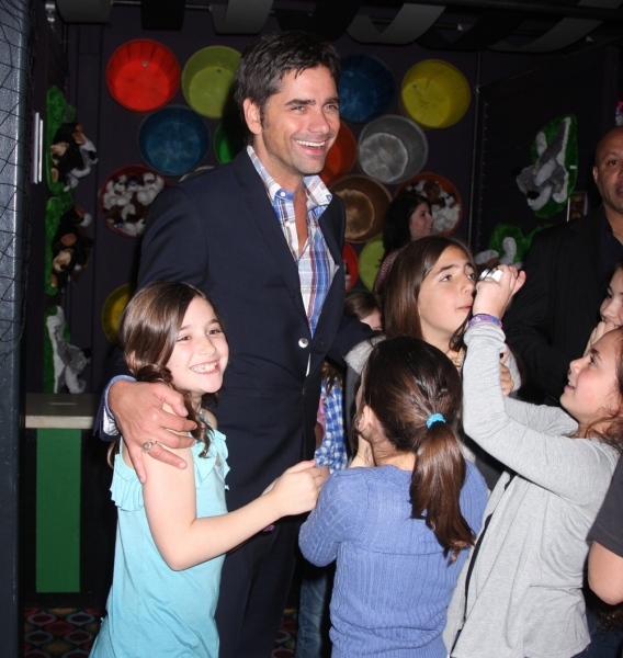 John Stamos with the kids Photo