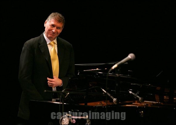 Photo Flash: CTG/Kirk Douglas Theatre Hosts An Evening With Sutton Foster Image