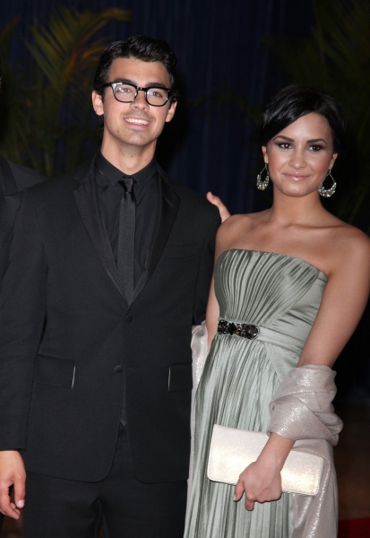 Joe Jonas & Demi Lovato Photo