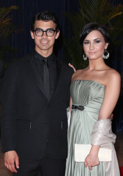 Joe Jonas & Demi Lovato Photo