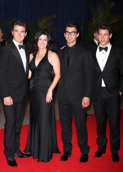 Kevin Jonas, Denise Jonas, Joe Jonas & Nick Jonas Photo