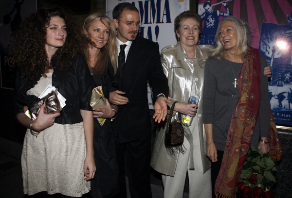 2007 Daisy Bevan, her mom Joely Richardson, Carlo Gabriel Nero, Lynn Redgrave Photo