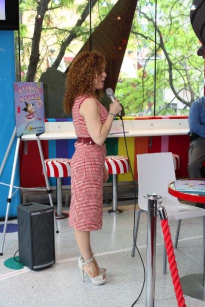Photo Coverage: Bernadette Peters' 'Stella Is A Star' Book Signing 