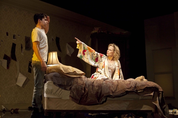 Photo Flash: THAT FACE At Manhattan Theatre Club Image
