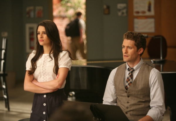 Rachel (Lea Michele, L) shares some news with Will (Matthew Morrison, R) and the glee Photo