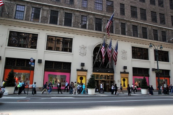 Photo Coverage: Lord & Taylor Unveils PROMISES, PROMISES Window Displays  Image