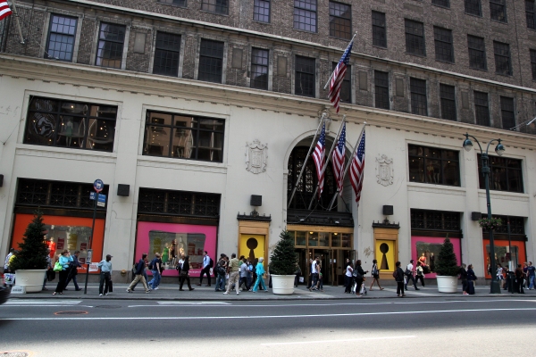 Photo Coverage: Lord & Taylor Unveils PROMISES, PROMISES Window Displays Image