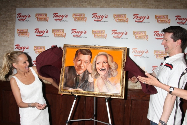 Photo Coverage: Tony diNapoli's Honors Chenoweth & Hayes with Portrait Image