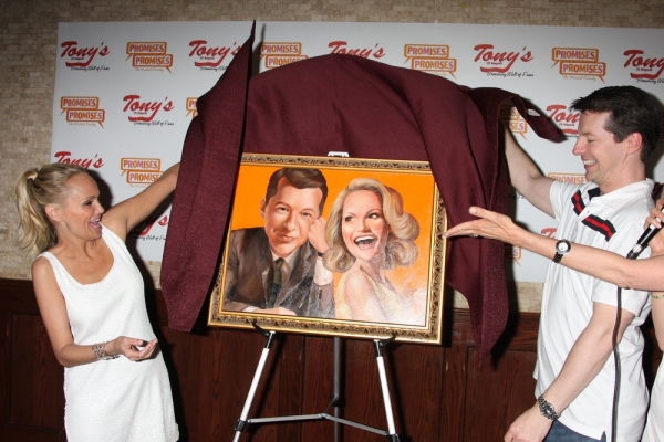 Photo Coverage: Tony diNapoli's Honors Chenoweth & Hayes with Portrait Image