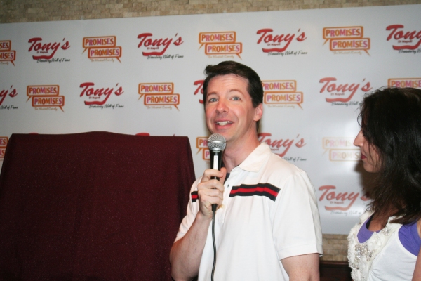 Photo Coverage: Tony diNapoli's Honors Chenoweth & Hayes with Portrait Image