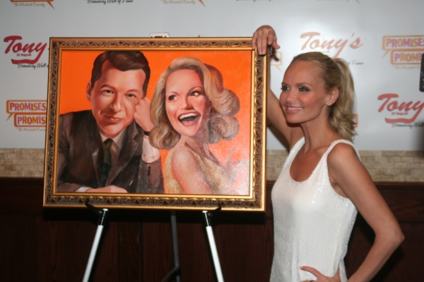 Photo Coverage: Tony diNapoli's Honors Chenoweth & Hayes with Portrait Image