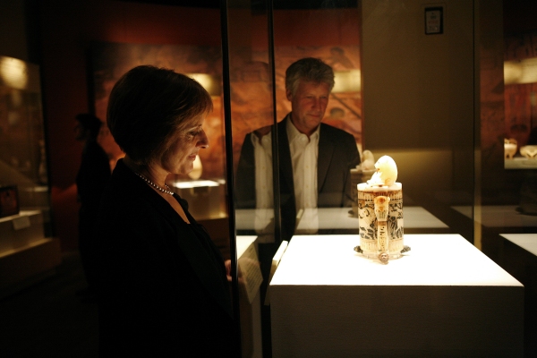 Photo Flash: Broadway Welcomes King Tut; Bernadette Peters and Patti LuPone Visit Image