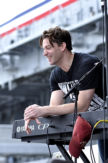 Photo Coverage: Broadway Stars Entertain Troops for Fleet Week! Image