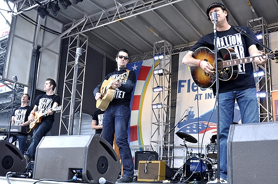 Photo Coverage: Broadway Stars Entertain Troops for Fleet Week! Image