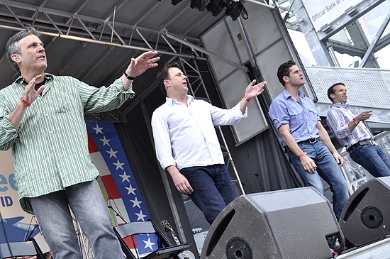 Photo Coverage: Broadway Stars Entertain Troops for Fleet Week! Image