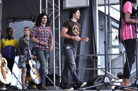 Photo Coverage: Broadway Stars Entertain Troops for Fleet Week! Image
