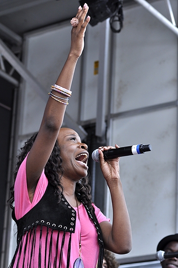 Photo Coverage: Broadway Stars Entertain Troops for Fleet Week! Image