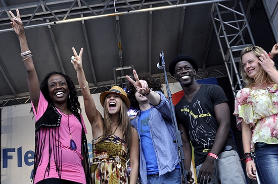 Photo Coverage: Broadway Stars Entertain Troops for Fleet Week! Image