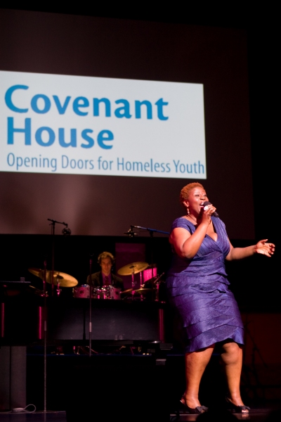 Photo Flash: Laura Bush Honored by Covenant House Youth & Broadway Stars Image