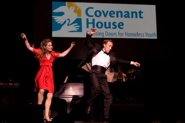 Photo Flash: Laura Bush Honored by Covenant House Youth & Broadway Stars Image